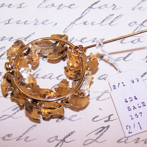Unsigned Yellow Gold Metal and Faux Pearl Wreath Pin with Original Price Tag - Picture 6 of 6